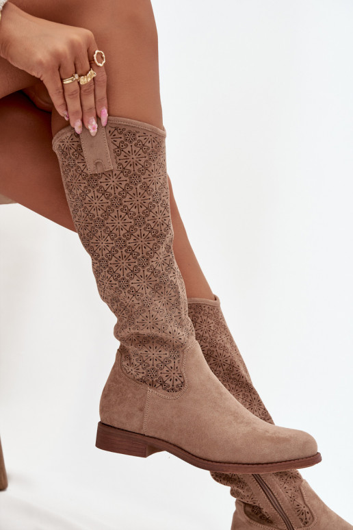 bottes pour femmes avec des éléments ajourés avec des talons larges S.Barski HY52-534 beige bottes pour femmes avec des éléments ajourés avec des talons larges S.Barski HY52-534 beige