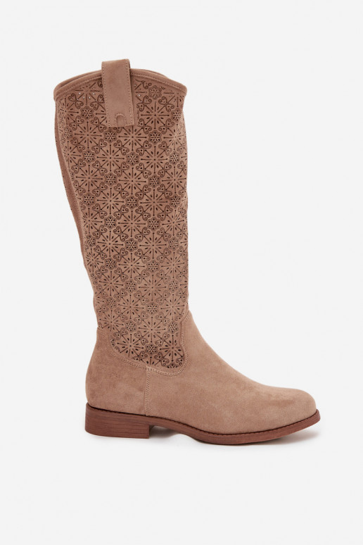 bottes pour femmes avec des éléments ajourés avec des talons larges S.Barski HY52-534 beige bottes pour femmes avec des éléments ajourés avec des talons larges S.Barski HY52-534 beige