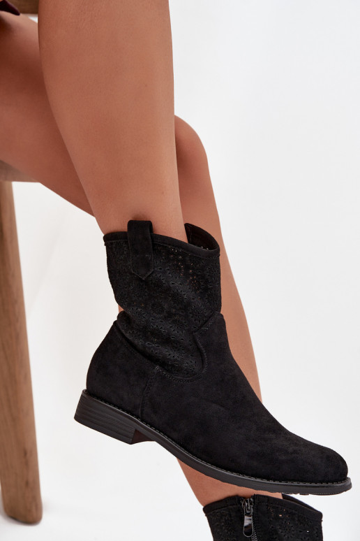 Bottes pour femmes avec des talons larges avec des éléments ajourés S.Barski HY52-530 couleur noire