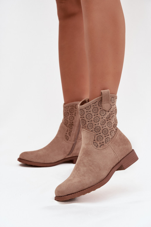 Bottes pour femmes avec des talons larges avec des éléments ajourés S.Barski HY52-530 beige Bottes pour femmes avec des talons larges avec des éléments ajourés S.Barski HY52-530 beige