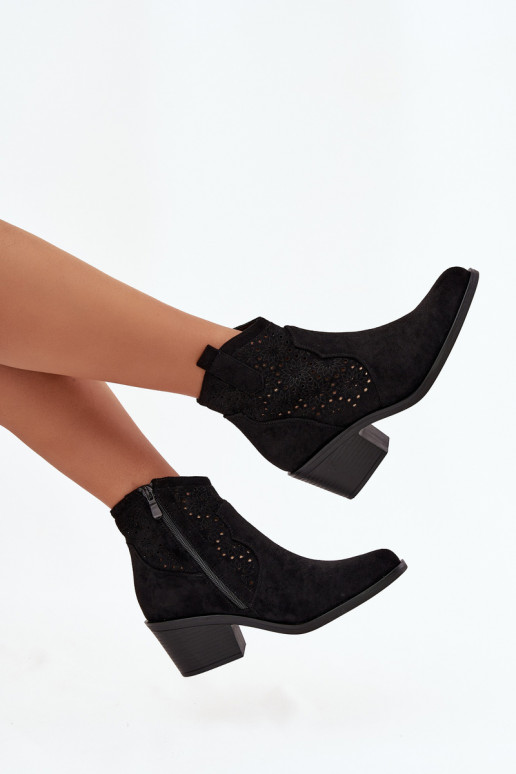 Bottes pour femmes avec des éléments ajourés avec des talons S.Barski HY52-529 couleur noire Bottes pour femmes avec des éléments ajourés avec des talons S.Barski HY52-529 couleur noire