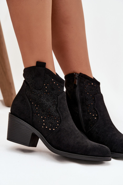 Bottes pour femmes avec des éléments ajourés avec des talons S.Barski HY52-529 couleur noire Bottes pour femmes avec des éléments ajourés avec des talons S.Barski HY52-529 couleur noire