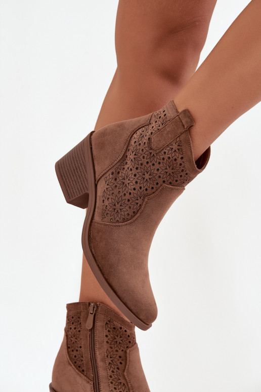 Damenstiefel mit durchbrochenen Elementen mit Absätzen S.Barski HY52-529 braune Farbe Damenstiefel mit durchbrochenen Elementen mit Absätzen S.Barski HY52-529 braune Farbe