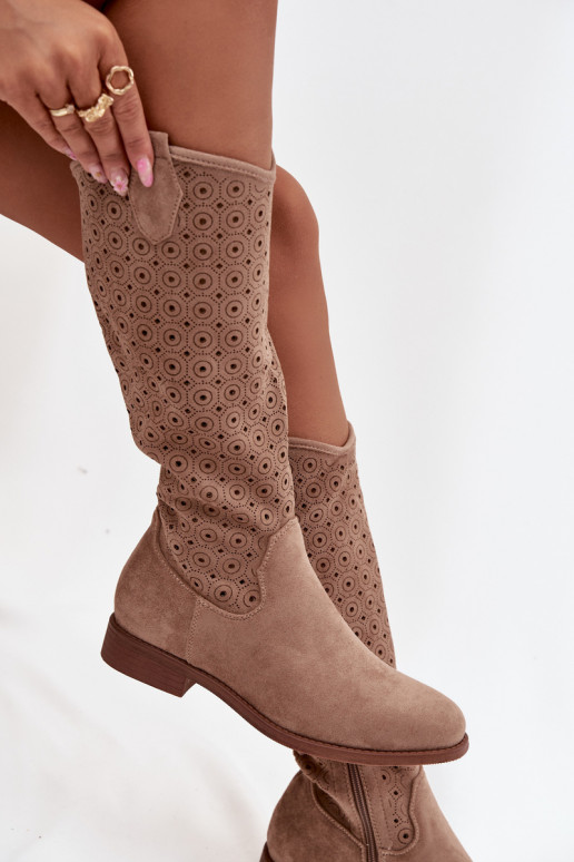 bottes pour femmes avec des talons larges avec des éléments ajourés S.Barski HY52-531 beige