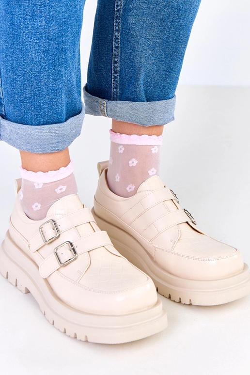 Zandkleurige enkellaarsjes op...