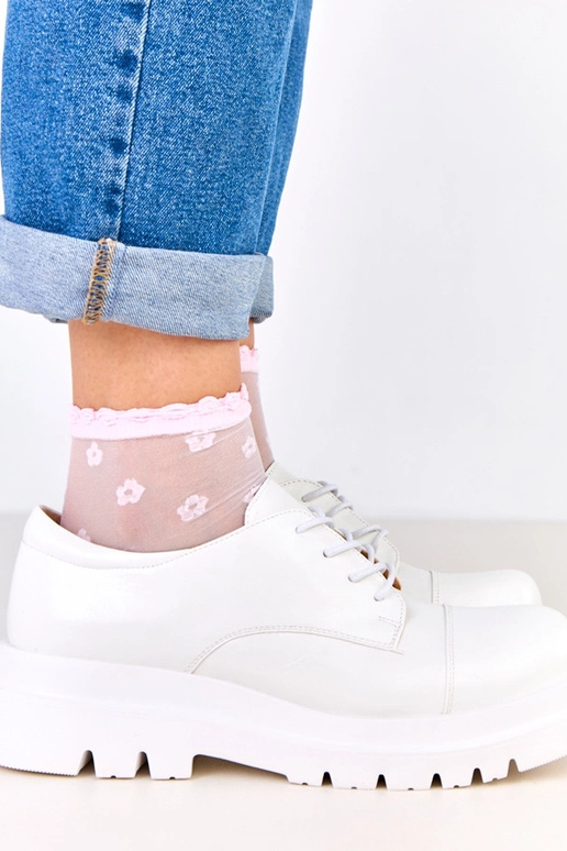 Witte enkellaarsjes op grof profiel,...