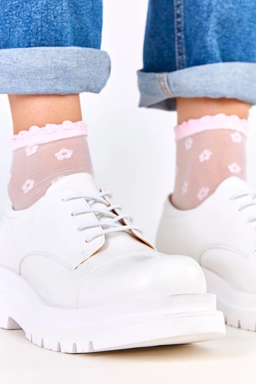 Witte enkellaarsjes op grof profiel,...