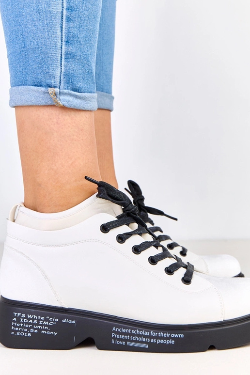 Bottines blanches avec motif sur la...