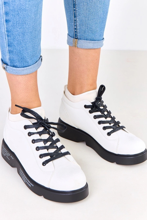 Bottines blanches avec motif sur la...