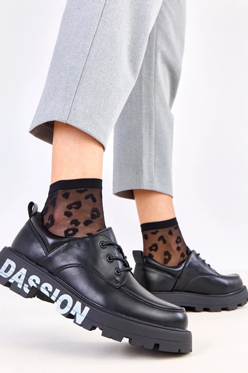 Schwarze Damenhalbschuhe mit Muster auf der Sohle Klowis