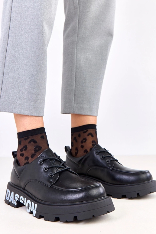 Schwarze Damenhalbschuhe mit Muster...