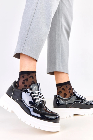 Zwarte halfhoge schoenen op... 2