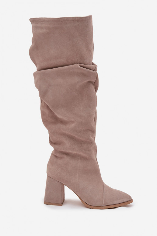 Gerimpeld laarzenOpturalnego van suèdeu met hakken opInarmen Zazoo 4228 beige Gerimpeld laarzenOpturalnego van suèdeu met hakken opInarmen Zazoo 4228 beige