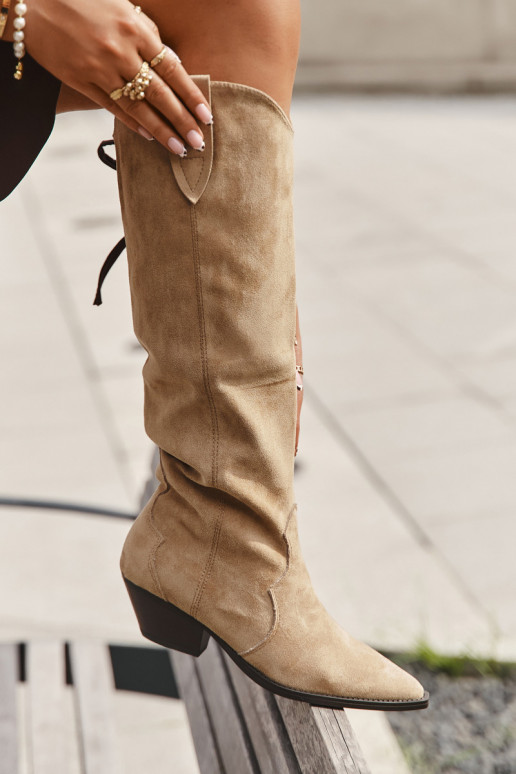 Bottes longues en style cowboy avec talons, en cuir écologique de couleur sable Jovianne