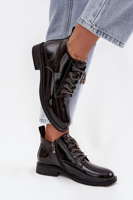 Peau avec effet vernis Bottes pour femmes Avec des décorations Laçagem D&A MR52-124 couleur noire