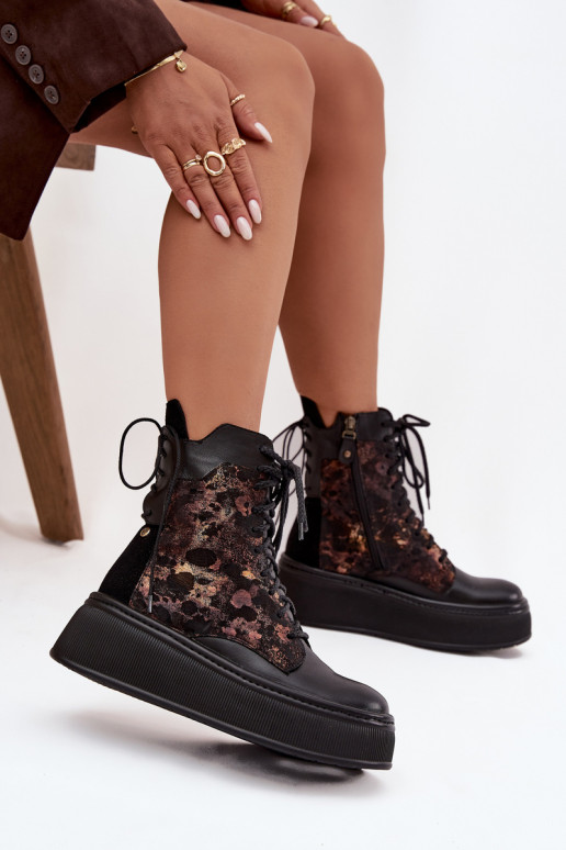 Peau Bottes avec une plateforme Il fautciejka 07086-01 couleur noire Peau Bottes avec une plateforme Il fautciejka 07086-01 couleur noire