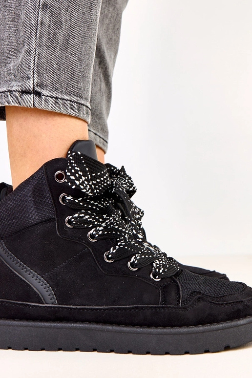 Baskets montantes noires avec lacets...