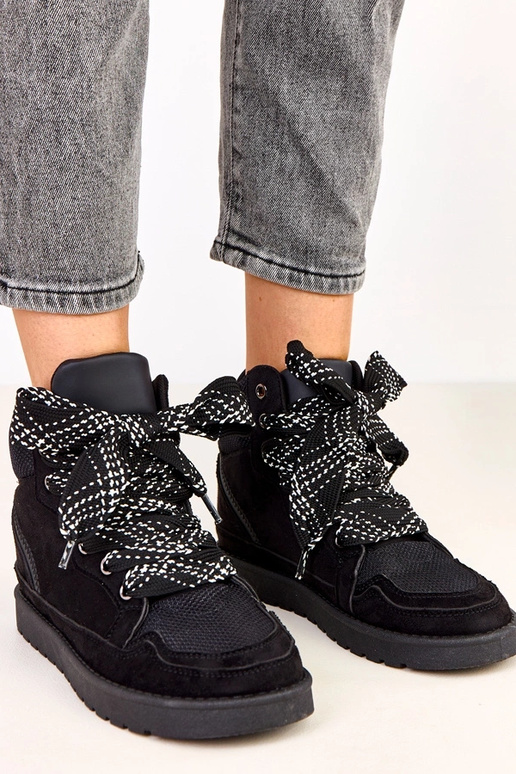 Baskets montantes noires avec lacets...