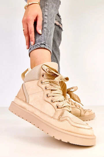 Sandfarbene hohe Sneakers mit dicken Schnürsenkeln Klevis