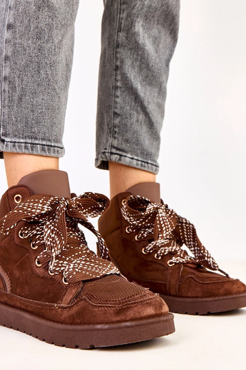 Braune hohe Sneakers mit dicken Schnürsenkeln Klevis