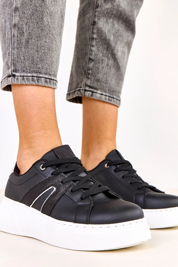 Zwarte sportieve schoenen...