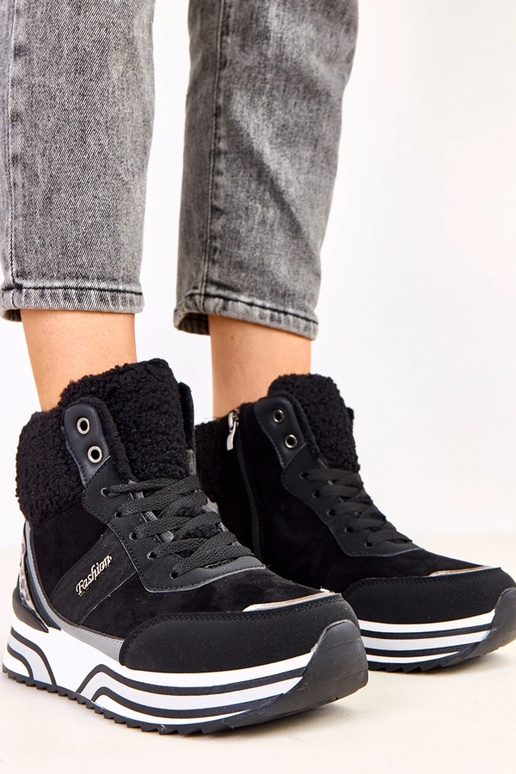 Schwarze hohe warme Sneakers mit Fell...