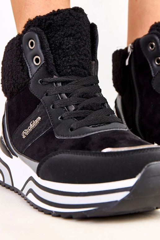 Schwarze hohe warme Sneakers mit Fell...