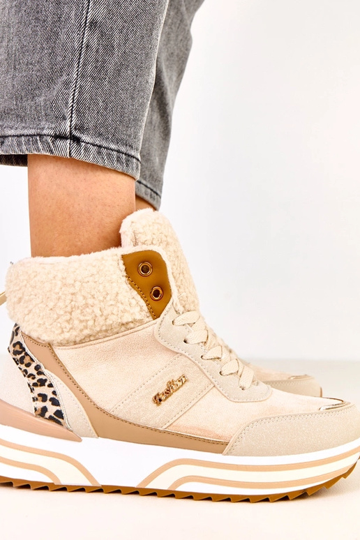 Zandkleurige hoge warme sportieve...