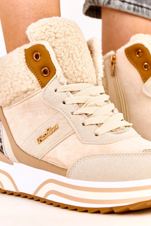 Baskets hautes beiges et chaudes avec... Baskets hautes beiges et chaudes avec...