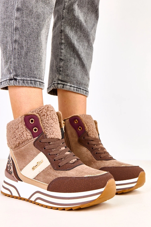 Baskets hautes marron et chaudes avec... Baskets hautes marron et chaudes avec...