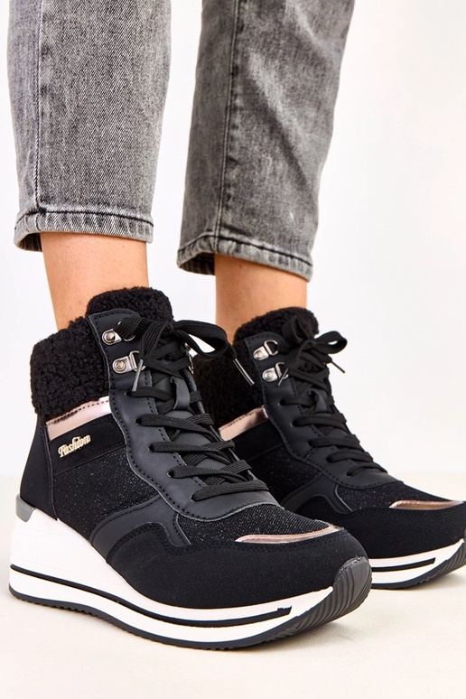 Schwarze hohe warme Sneakers mit...