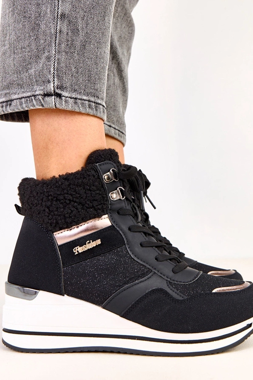 Baskets hautes noires et chaudes avec...