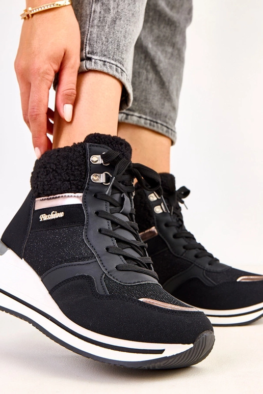 Baskets hautes noires et chaudes avec...