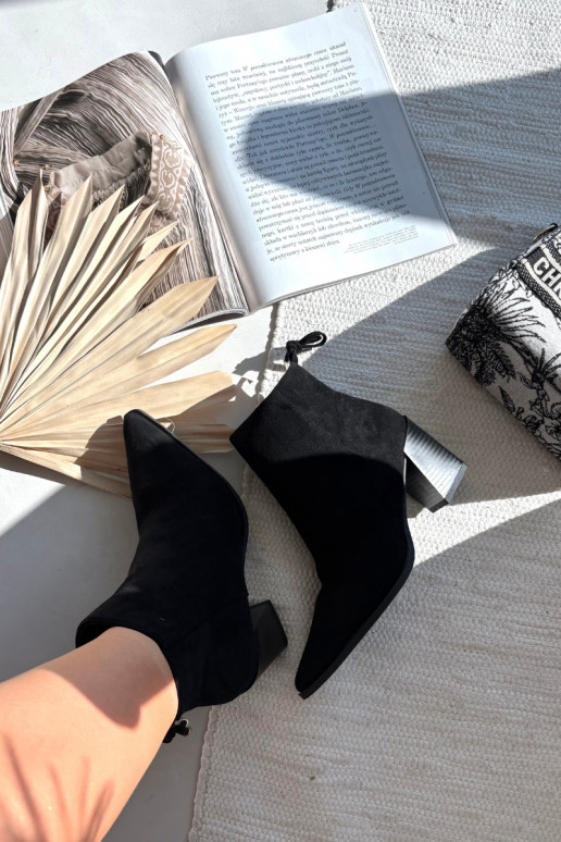 Damenstiefel mit stilvollen Details schZuarze Farbe Halisse