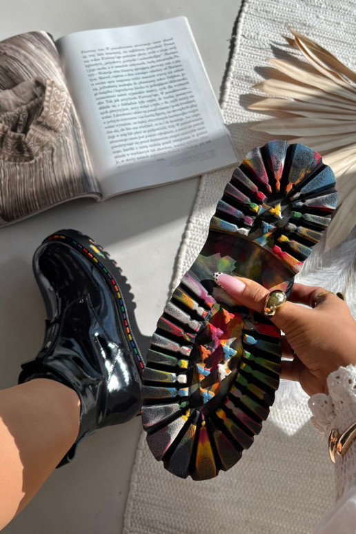 Peau avec effet vernis Bottes pour femmes Artiker 57C0065 couleur grise