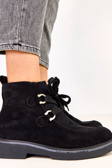 Schwarze warme Stiefel mit dekorativen Schnürsenkeln, Katrins 2