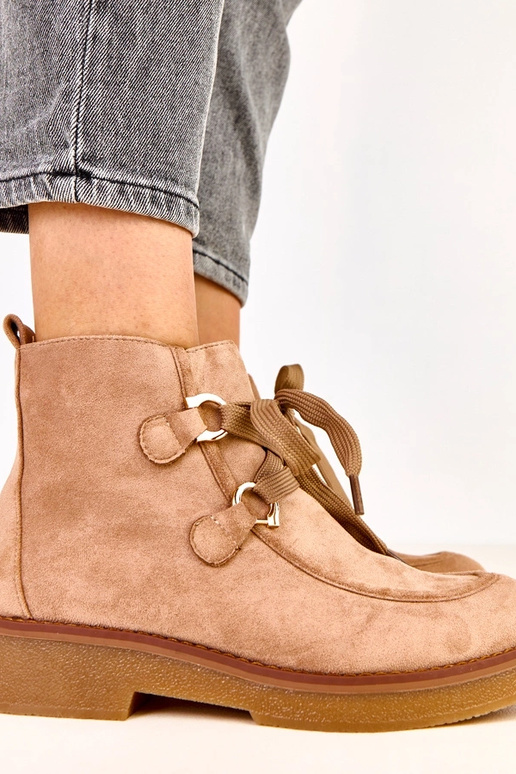 Beige warme Stiefel mit dekorativen...