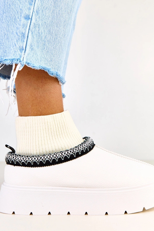 Weiße Schneestiefel mit Sockenform...