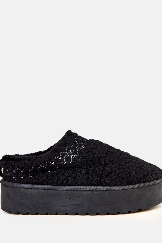 Zwarte lage sneeuwlaarzen op een...