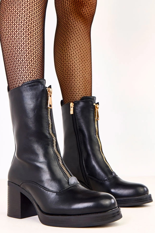 Bottines noires à talon avec...