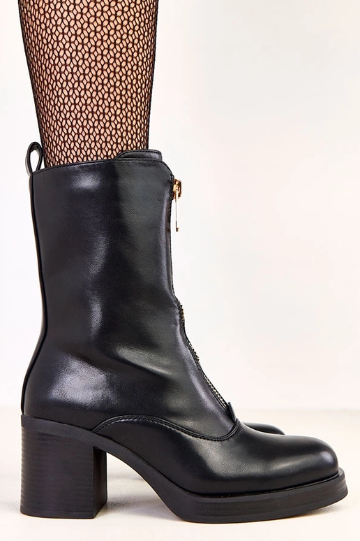 Bottines noires à talon avec...