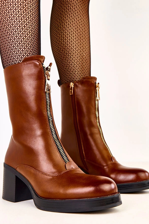 Bottines brunes à talon avec...