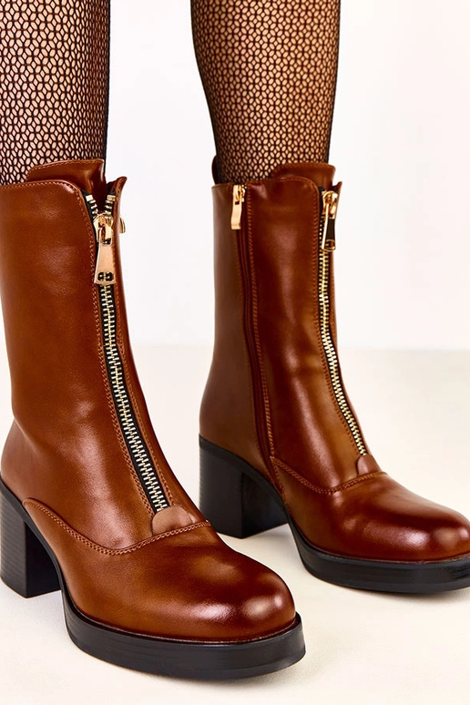 Braune Stiefeletten mit Absatz und...