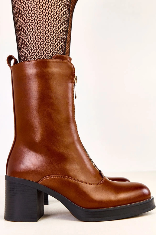 Braune Stiefeletten mit Absatz und...