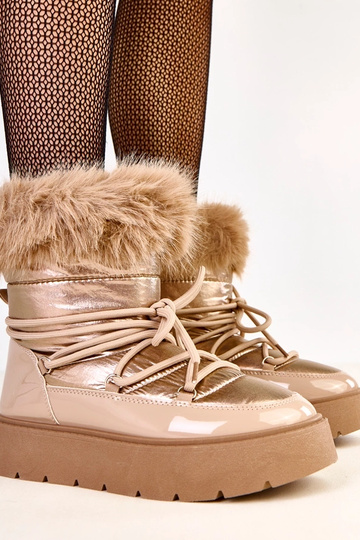 Beige sneeuwlaarzen met veters en gelakte accenten Garis