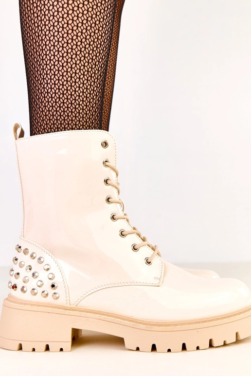 Bottes beiges en vernis avec des...