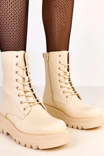 Beige klassieke...