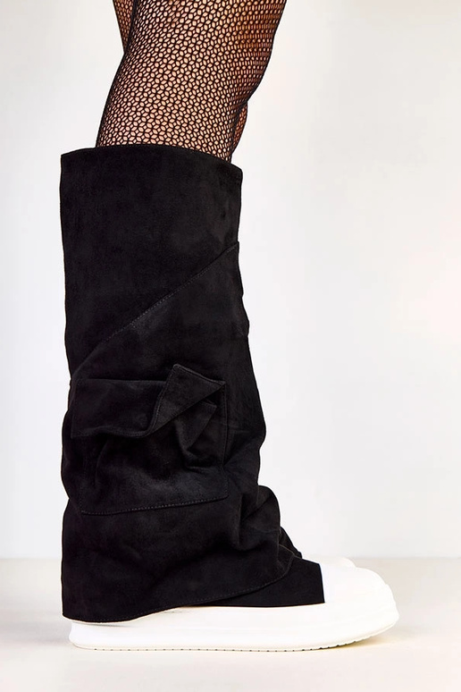 Bottes hautes noires en simili daim... Bottes hautes noires en simili daim...