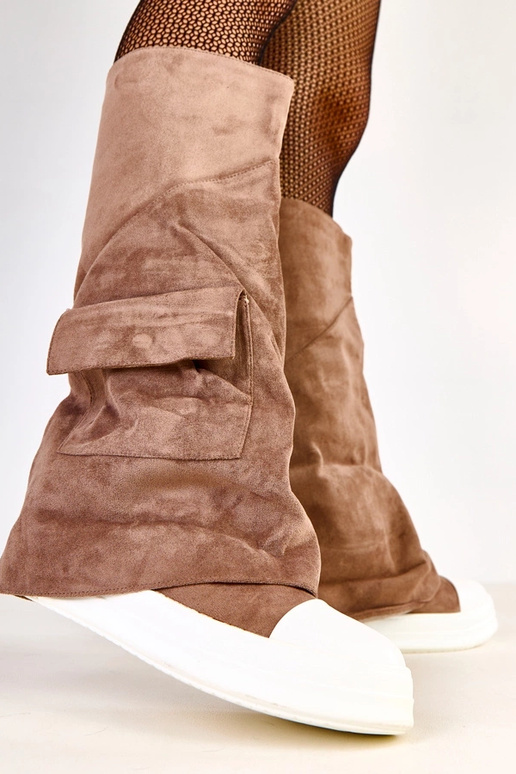 Bottes hautes marron en simili daim... Bottes hautes marron en simili daim...