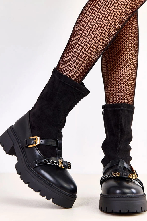 Bottines noires ornées d'un ourson et... Bottines noires ornées d'un ourson et...